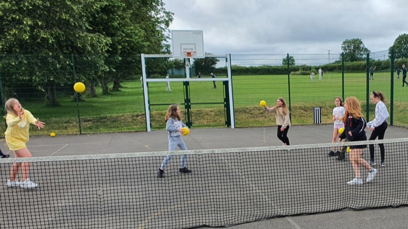 kids playing on the tennis court